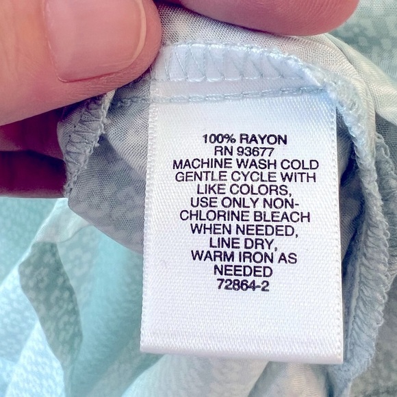 Liz Claiborne NWT Blouse. Size L - Picture 7 of 11